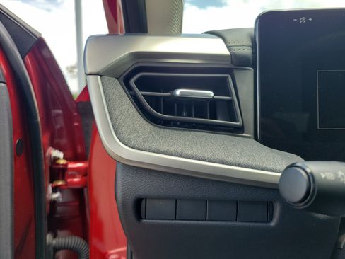 Used 2025 Nissan Kicks SV w/ Charging Package image 21