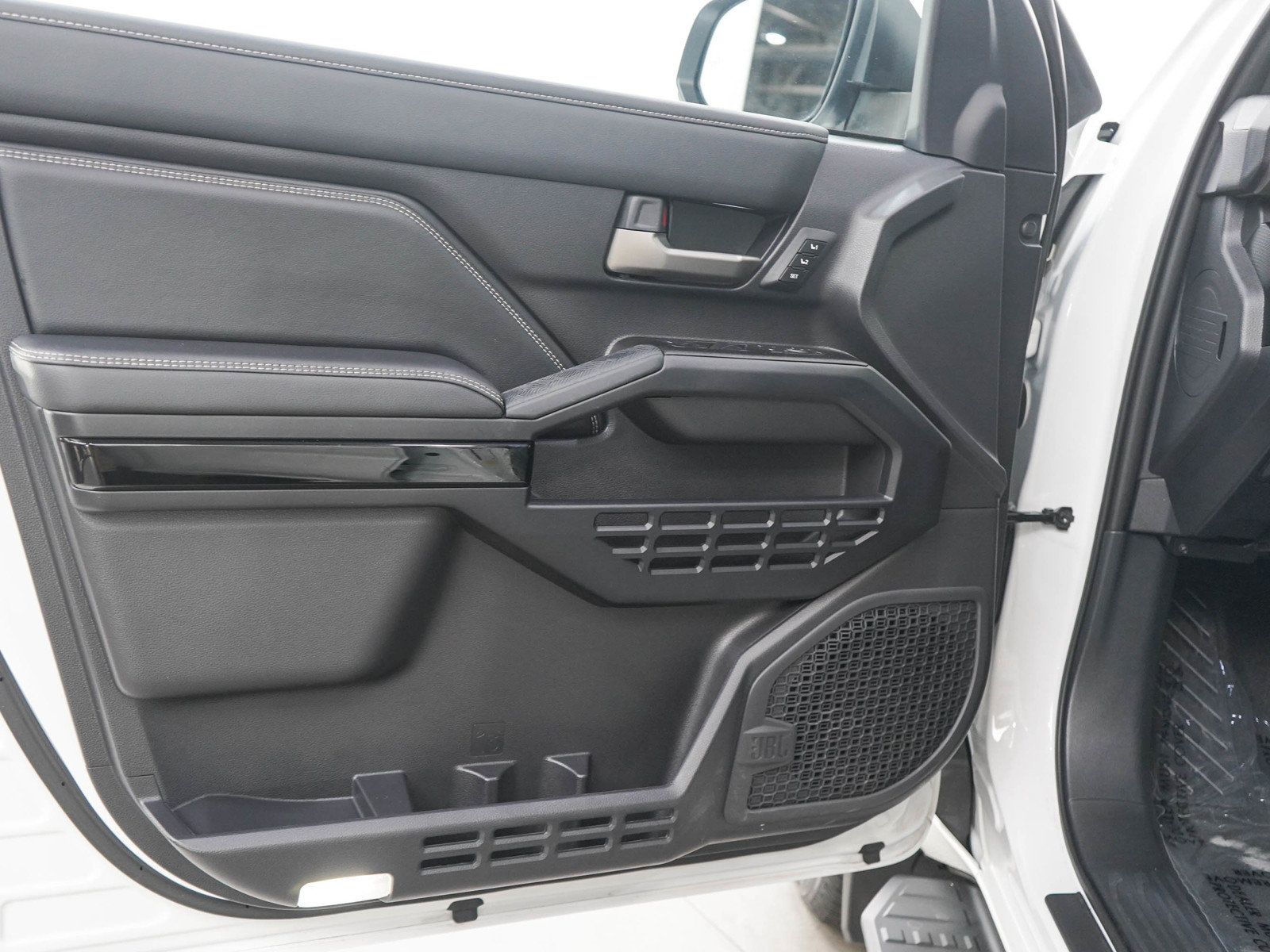 Used 2026 Toyota 4Runner Limited AWD/4WD image 19