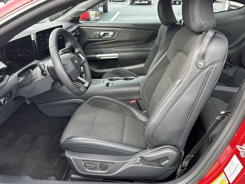 Used 2024 Ford Mustang Coupe image 9