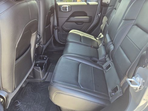 Used 2021 Jeep Gladiator Overland w/ Popular Equipment Package AWD/4WD image 5