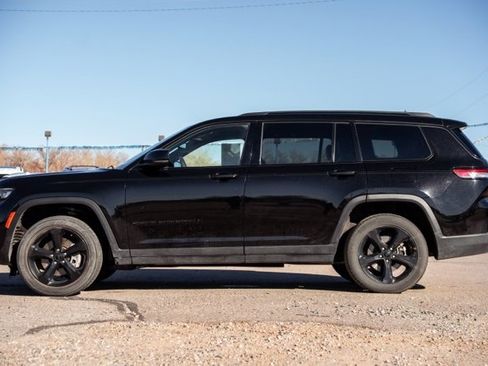 Used 2023 Jeep Grand Cherokee L Laredo image 8