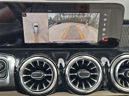 Certified 2022 Mercedes-Benz GLB 250 image 17