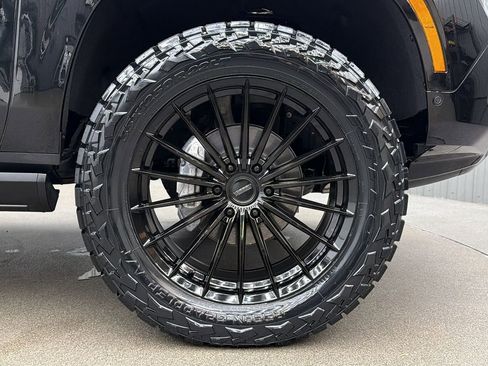 Used 2026 GMC Yukon AT4 Ultimate w/ LPO, Floor Liner Package AWD/4WD image 10