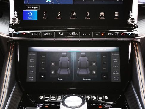 Used 2024 Jeep Grand Wagoneer Series III w/ Rear Seat Video Group 1 AWD/4WD image 15