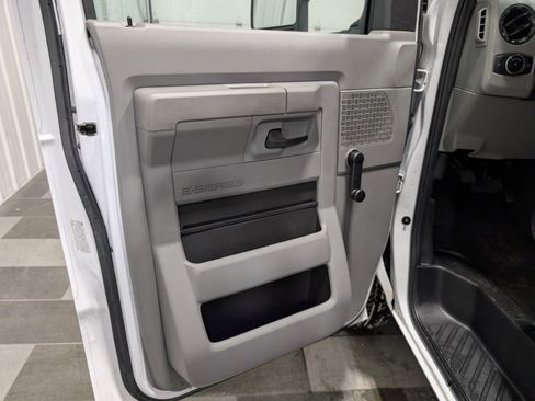 Used 2024 Ford E-350 and Econoline 350 Super Duty image 5