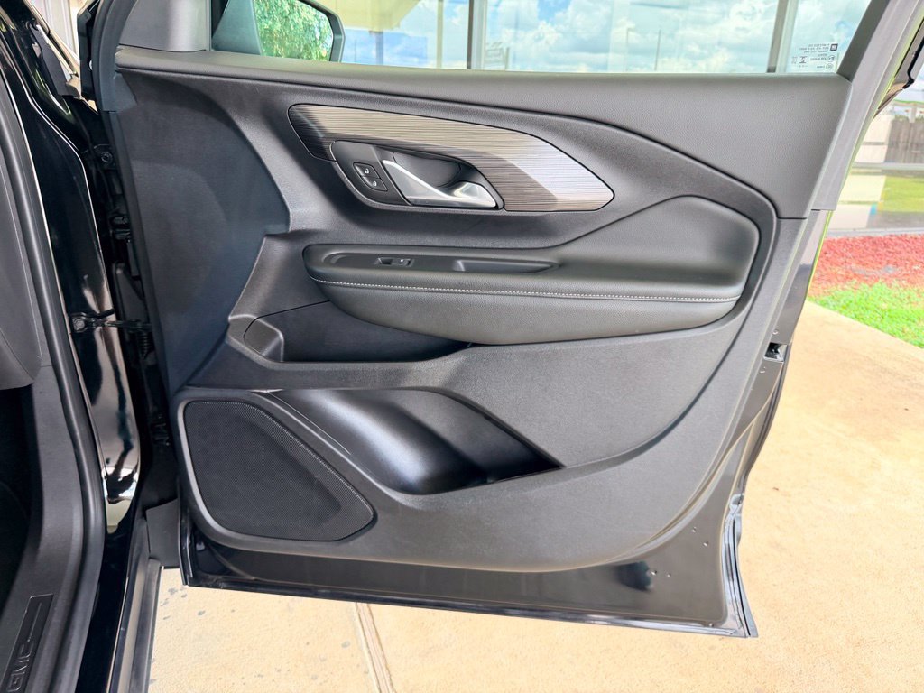 Used 2024 GMC Terrain SLE AWD/4WD image 34