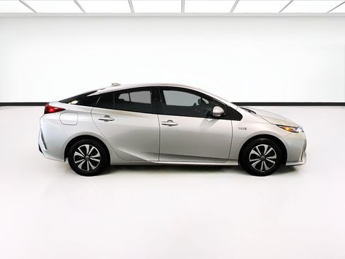 Used 2017 Toyota Prius Prime Plus w/ Carpet Mat Package FWD image 22