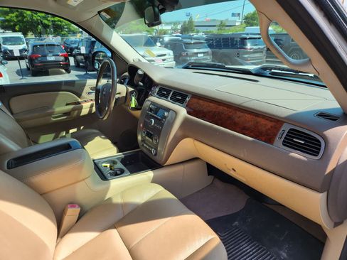 Used 2009 GMC Sierra 1500 SLT w/ White Diamond Edition RWD image 17