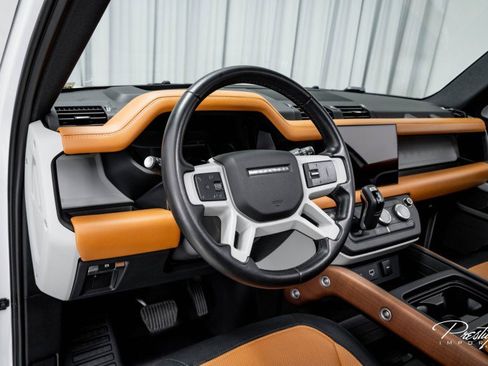 Used 2024 Land Rover Defender 130 X-Dynamic SE image 24