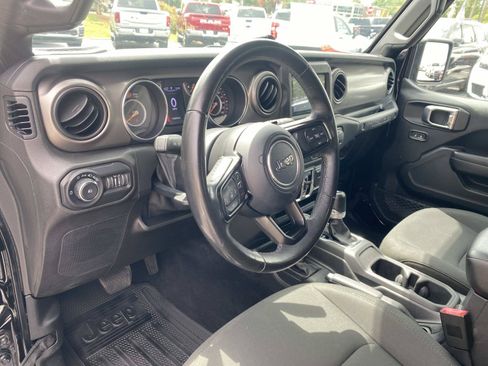 Used 2019 Jeep Wrangler Unlimited Sport S AWD/4WD image 24