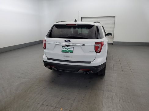 Used 2018 Ford Explorer XLT AWD/4WD image 7