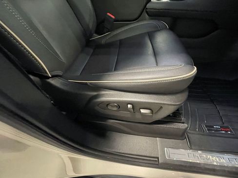 Used 2023 Chevrolet Suburban Premier AWD/4WD image 34