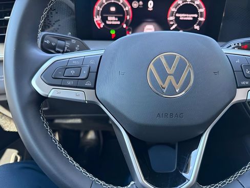 Used 2026 Volkswagen Tiguan SE AWD/4WD image 14