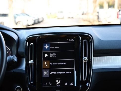 Used 2019 Volvo XC40 T5 Momentum image 22