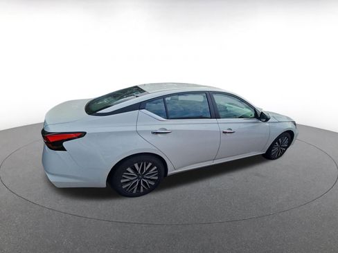 Used 2025 Nissan Altima 2.5 SV image 8