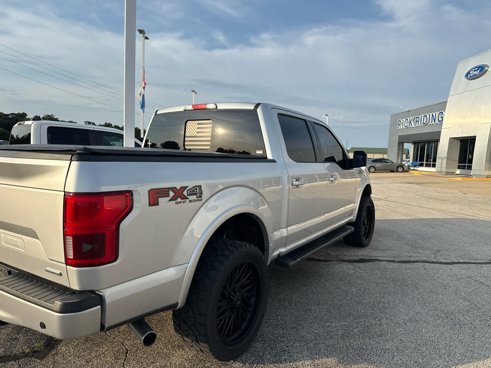 Used 2018 Ford F150 Lariat w/ Equipment Group 502A Luxury AWD/4WD image 4