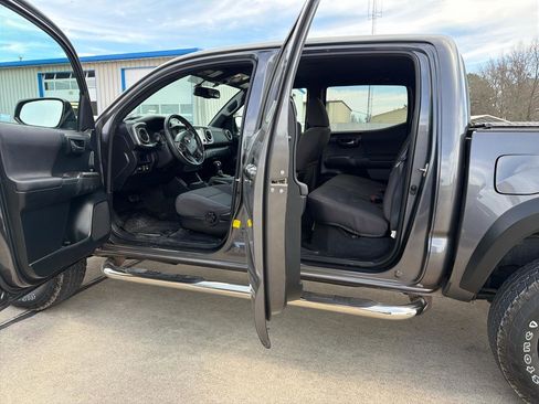 Used 2017 Toyota Tacoma TRD Off-Road w/ Tow Package (A/T) image 18