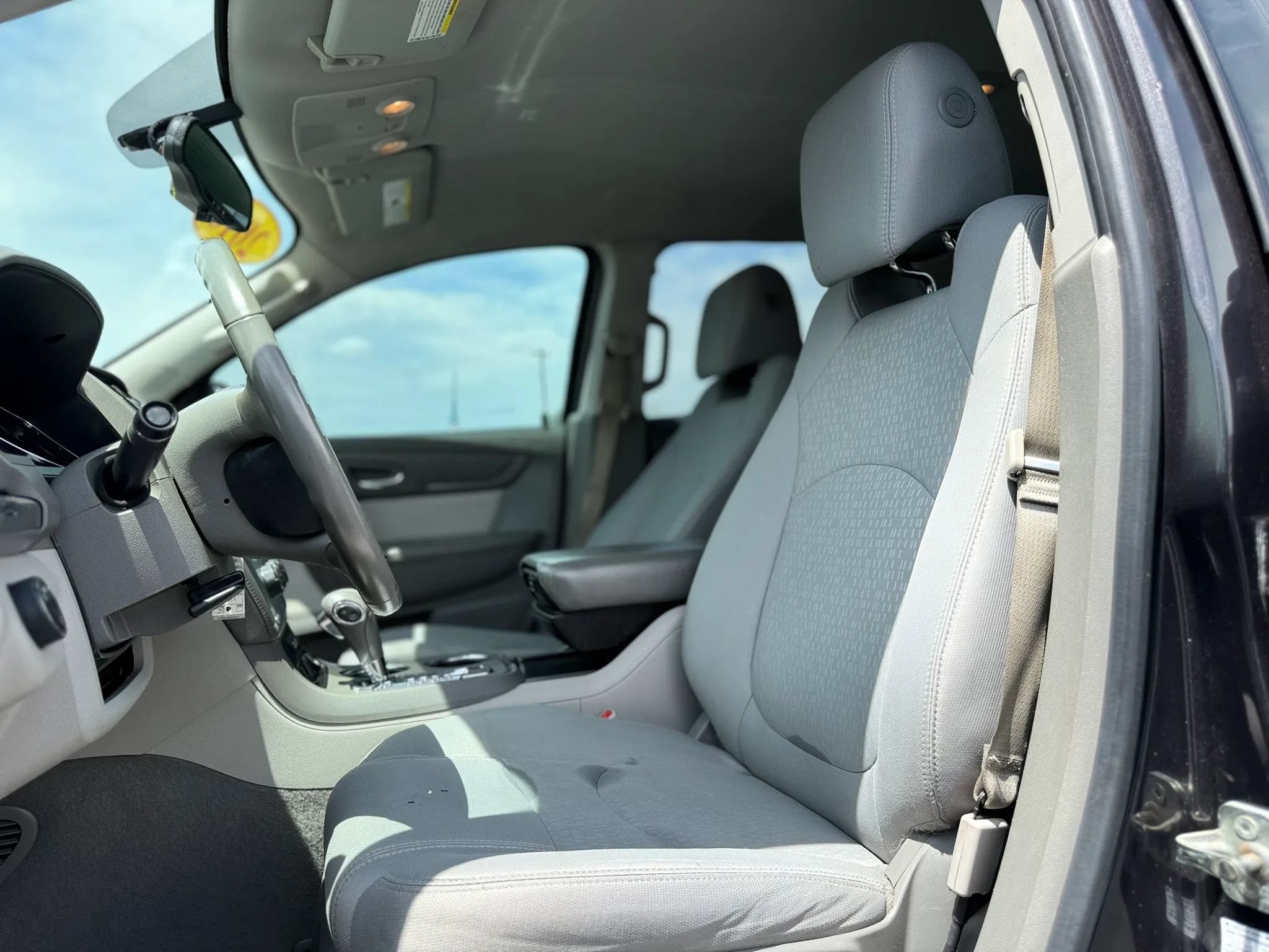 Used 2016 GMC Acadia SLE FWD image 16