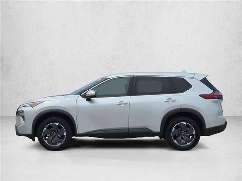 Used 2024 Nissan Rogue SV FWD image 9