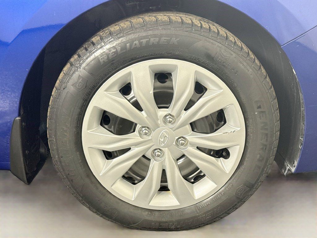 Used 2020 Hyundai Accent SE FWD image 29