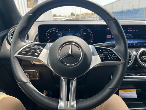 Used 2026 Mercedes-Benz GLB 250 image 24