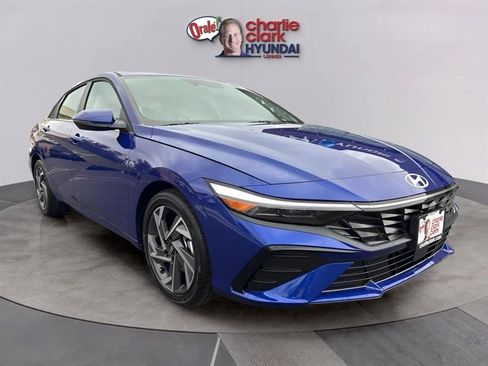 New 2026 Hyundai Elantra Limited image 7