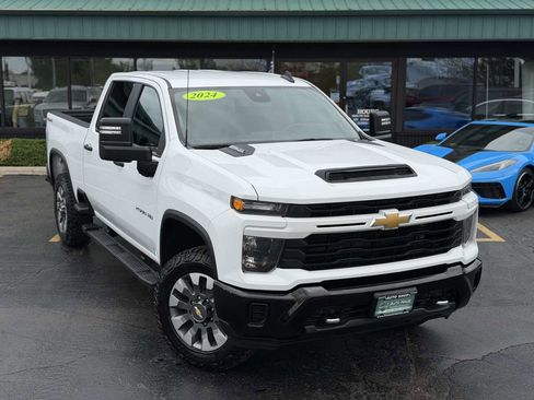 Used 2024 Chevrolet Silverado 2500 Custom w/ Custom Value Package AWD/4WD image 2