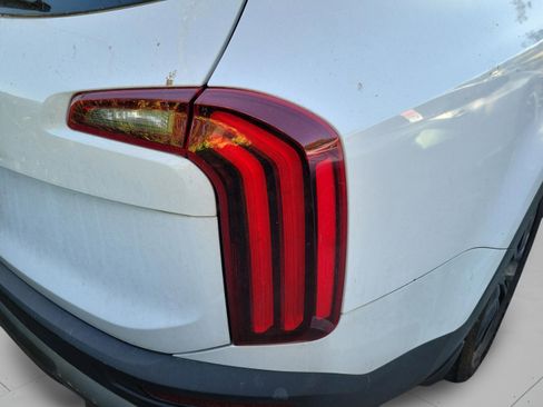 Used 2022 Kia Telluride SX w/ SX Prestige Package image 19