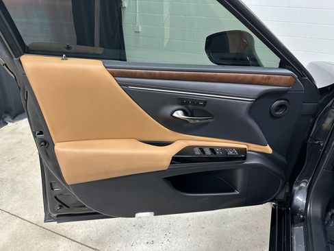 Certified 2023 Lexus ES 350 w/ Premium Package image 14