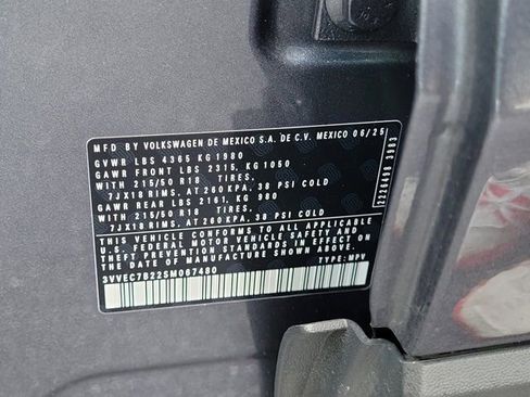 Certified 2025 Volkswagen Taos SE FWD image 33