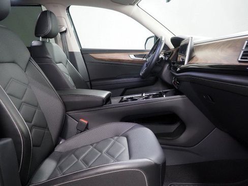 Used 2025 Volkswagen Atlas SE w/ Panoramic Sunroof Package FWD image 15