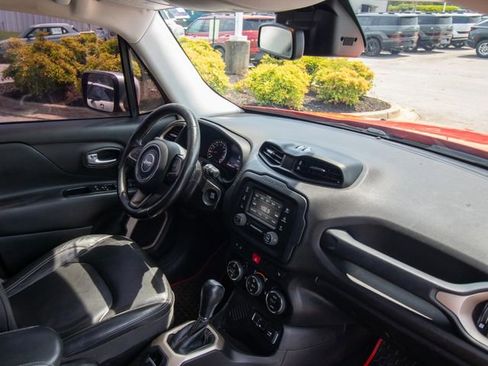 Used 2017 Jeep Renegade Limited FWD image 19