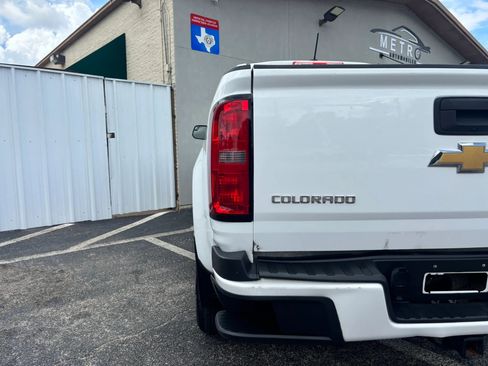 Used 2016 Chevrolet Colorado LT w/ LT Convenience Package RWD image 9