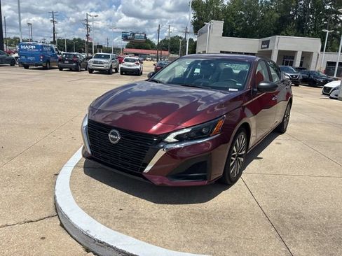 Used 2025 Nissan Altima 2.5 SV FWD image 3