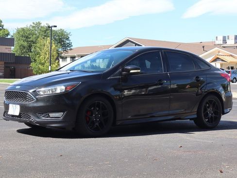 Used 2015 Ford Focus SE w/ SE Sport Package FWD image 11