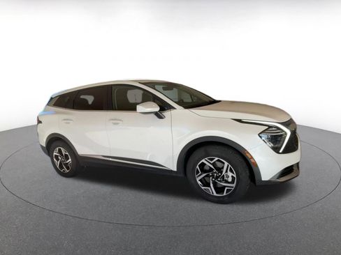 Used 2025 Kia Sportage LX image 2