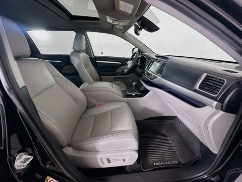 Used 2019 Toyota Highlander XLE image 35