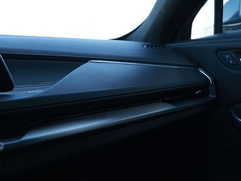 Used 2024 Cadillac XT4 Premium Luxury image 28