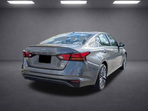 Used 2025 Nissan Altima 2.5 SV FWD image 3