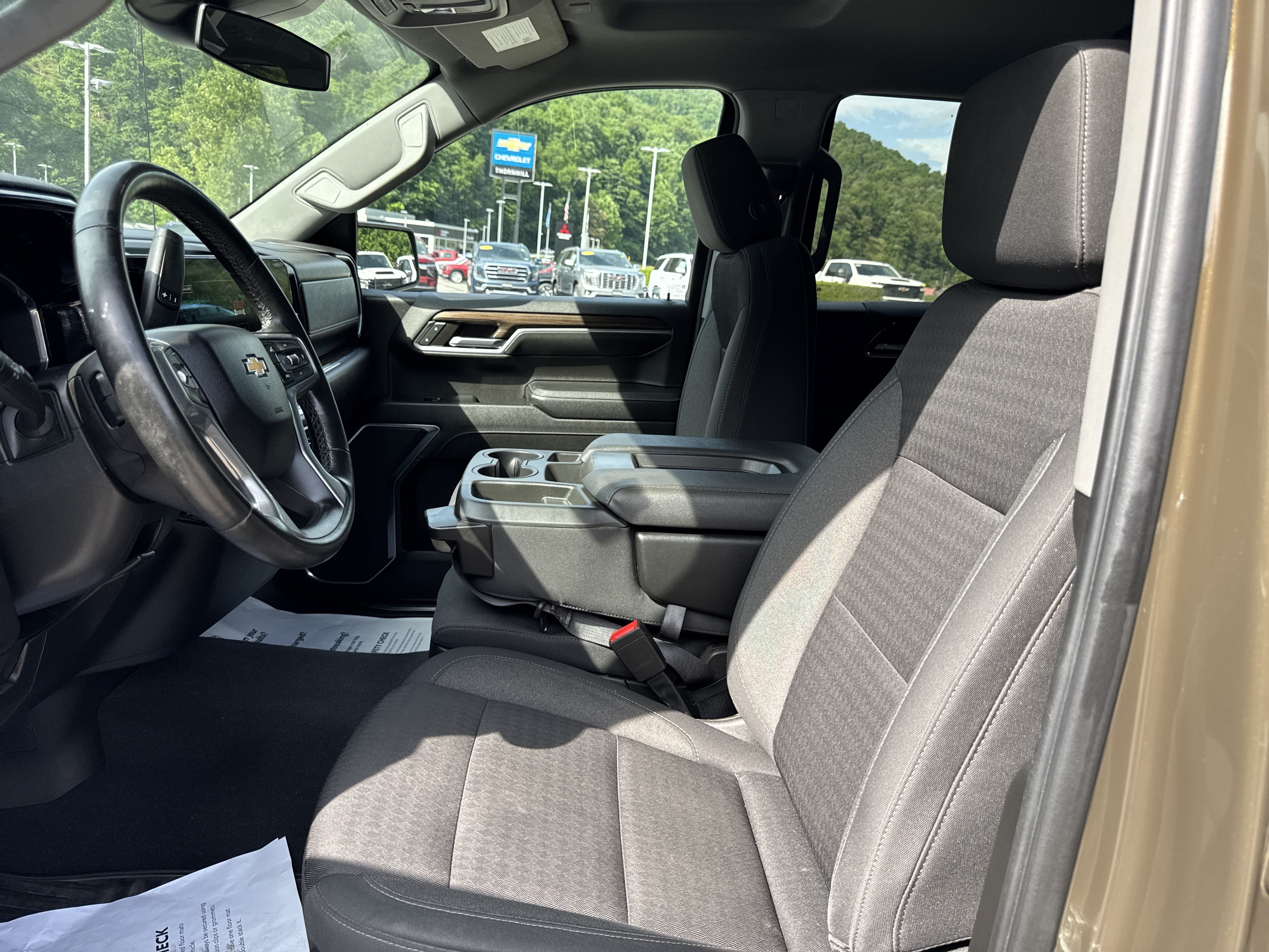 Used 2023 Chevrolet Silverado 1500 LT AWD/4WD image 11