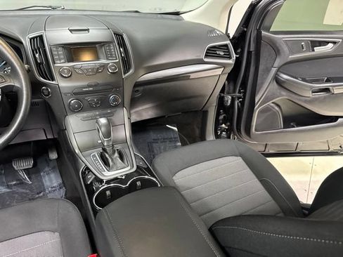 Used 2018 Ford Edge SE FWD image 19