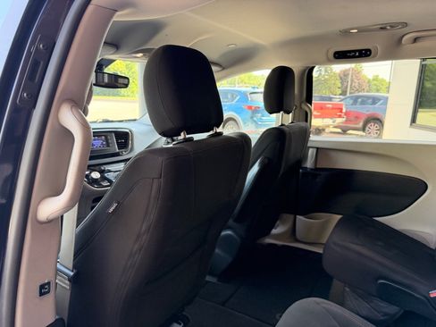 Used 2017 Chrysler Pacifica Touring FWD image 11