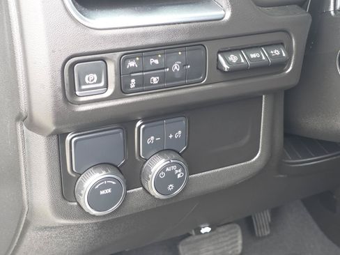Used 2024 Chevrolet Tahoe Premier RWD image 26