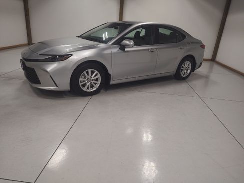 Used 2026 Toyota Camry LE w/ Convenience Package AWD/4WD image 4