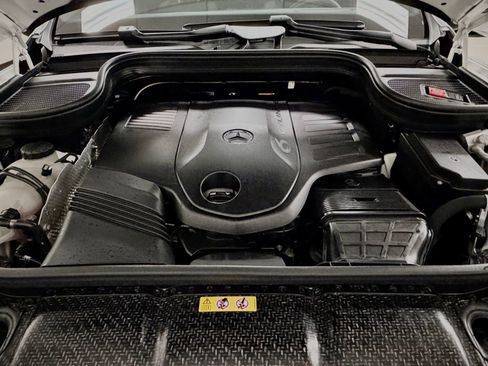 Used 2025 Mercedes-Benz GLS 450 4MATIC image 40