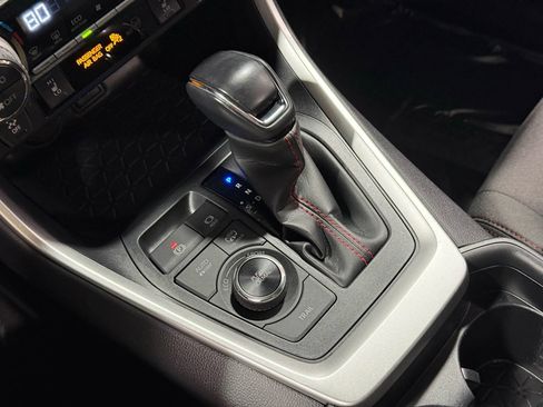 Used 2021 Toyota RAV4 SE image 35