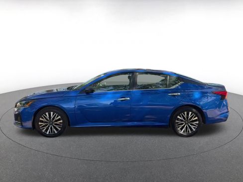 Used 2025 Nissan Altima 2.5 SV image 9