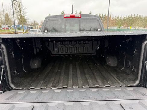 Used 2024 Chevrolet Colorado ZR2 w/ ZR2 Convenience Package III image 11