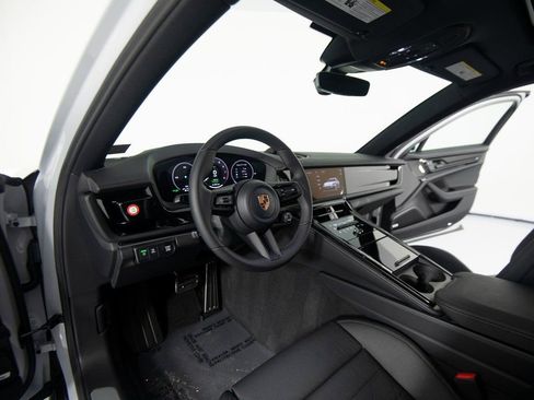 New 2026 Porsche Panamera 4 image 4