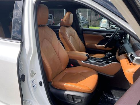 Used 2022 Toyota Highlander Platinum AWD/4WD image 9